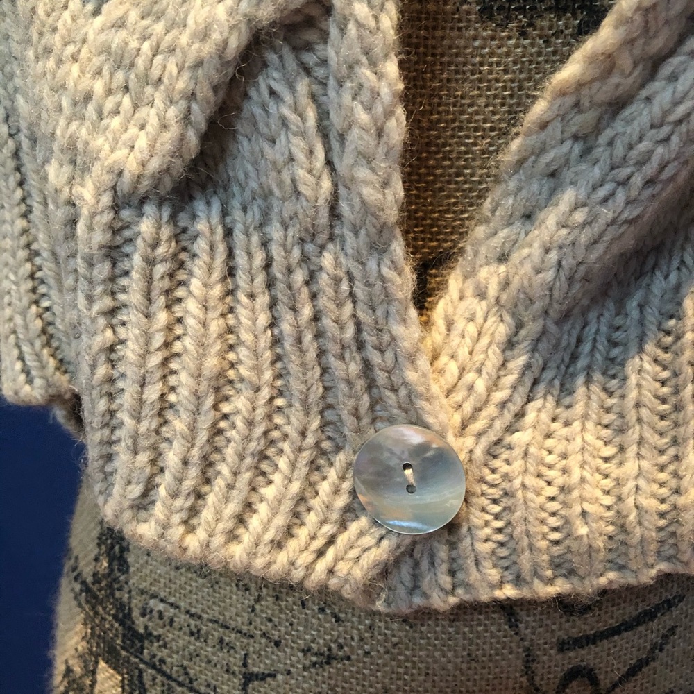 Beautiful Thick Crop Sweater Shrug cardigan - Picture 8 of 8